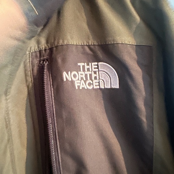 worn once Men’s North Face jacket size medium - Picture 3 of 5